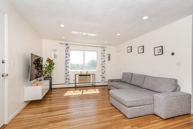 Building Photo - 32 Jacqueline Rd