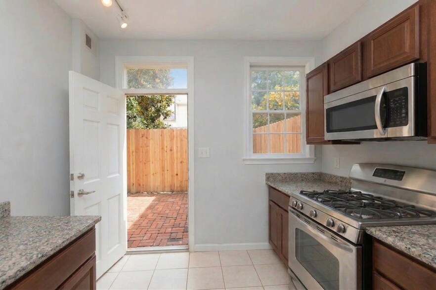 Building Photo - 955 25th St NW