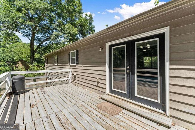 Building Photo - 4035 Thames Dr