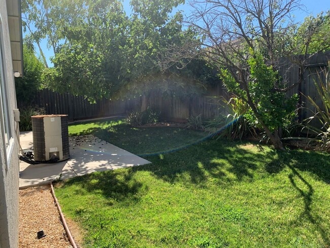 Building Photo - COMING SOON!!! Large 3 bedroom with an office in Elk Grove