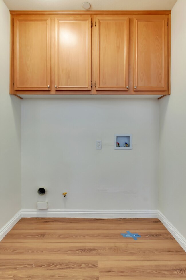 Building Photo - 8798 Nozay Ln