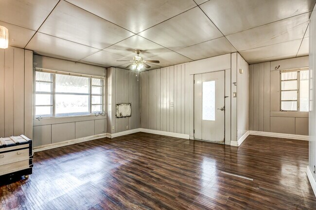 Building Photo - Available for Lease!! Live in a unique piece of Stillwater history!