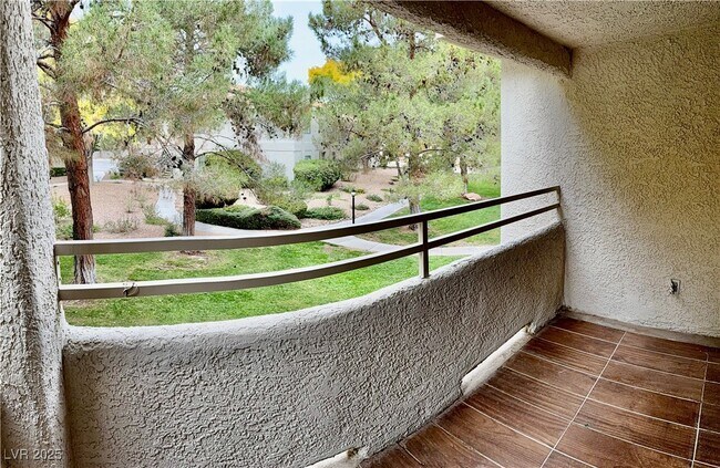 Building Photo - 2633 S Durango Dr