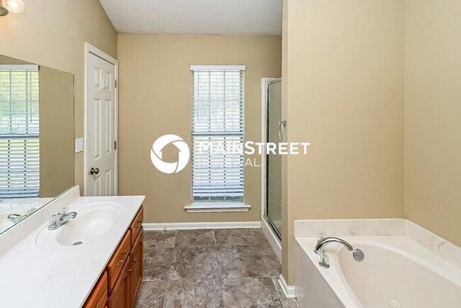 Building Photo - 3 Bedroom Pet-Friendly Home in Southaven, MS with Main Street Renewal