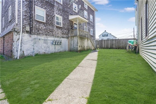 Building Photo - 1081 Bedford St