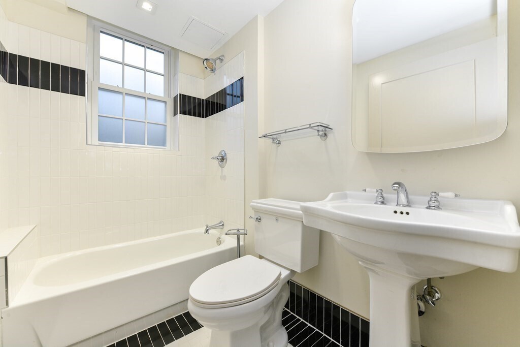 Building Photo - 7 Dana St