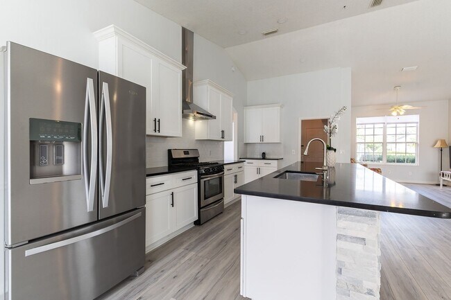 Building Photo - 3-Bed 2-Bath Unfurnished Pool Home - Greenfield Plantation