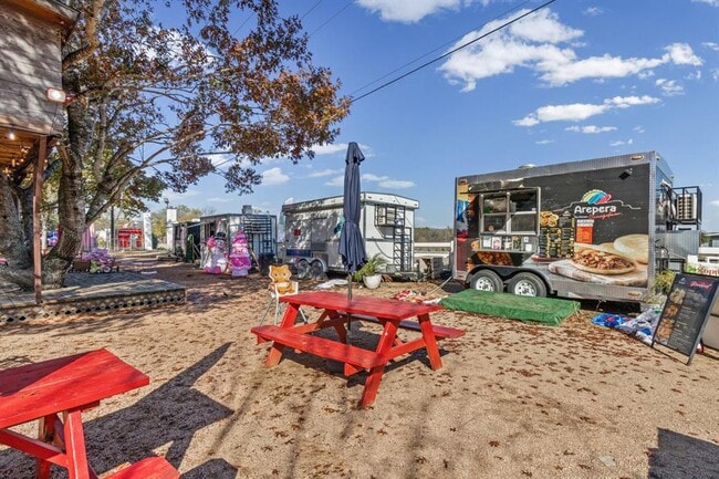 Building Photo - 7116 Silver Star Ln