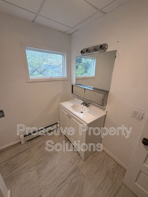 Building Photo - 415 S Main Ave