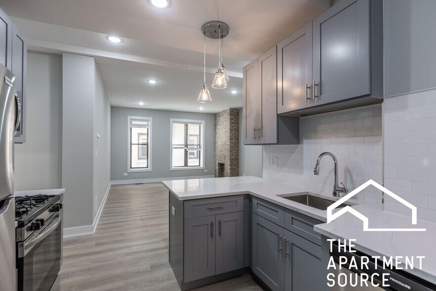 Building Photo - 438 W Belden Ave