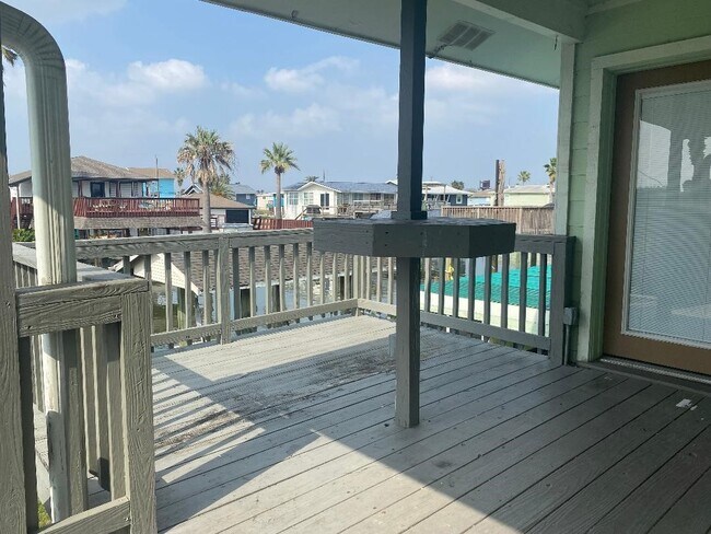 Building Photo - 181 Barracuda St