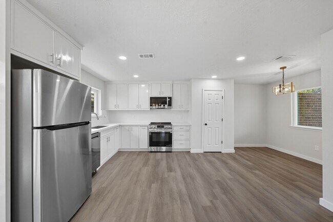 Building Photo - 12414 Aste Ln