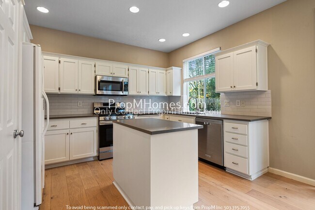 Building Photo - Four Bedroom Home in Progress Ridge - Corn...