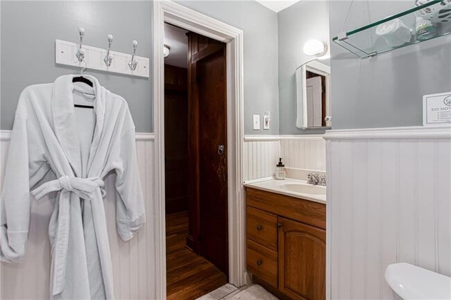 Building Photo - 4061 Lower Roswell Rd