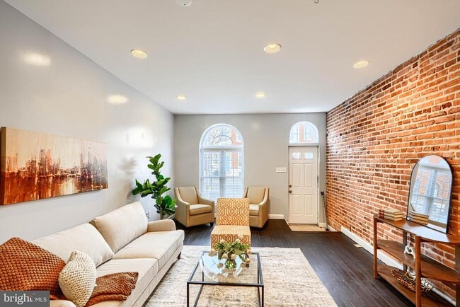 Building Photo - 112 East Ave