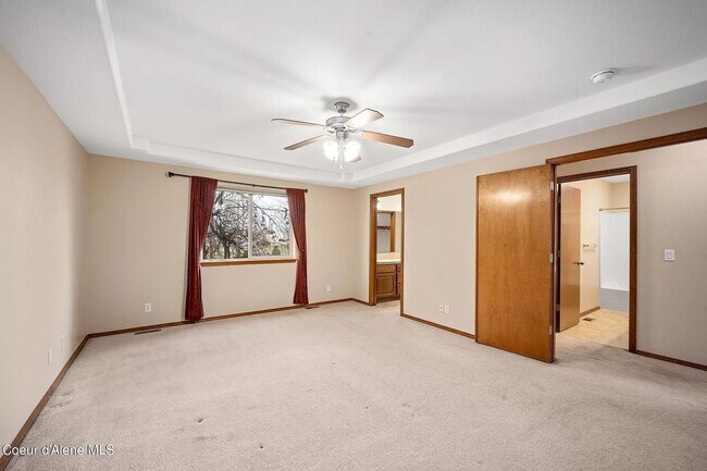 Building Photo - Large Home in Strawberry Fields