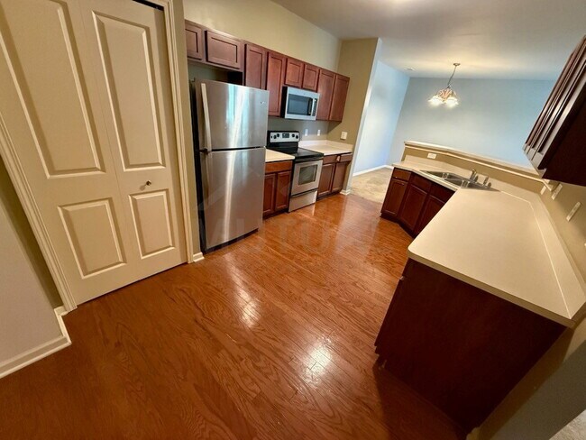 Building Photo - 47576 Pembroke Dr