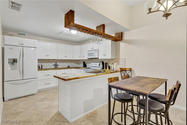 Building Photo - 15514 Crystal Lake Dr