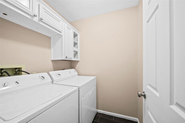 Building Photo - 14115 Cascade Falls Dr