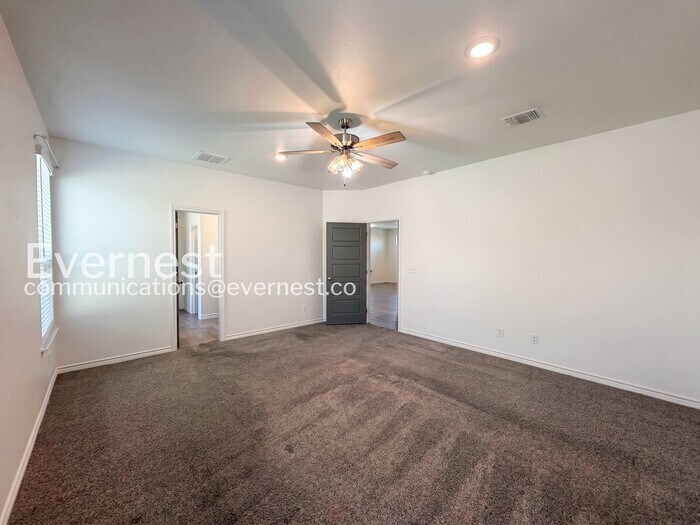 Building Photo - 726 Freedom Cir