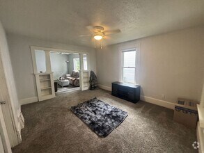 Building Photo - 3 Bedroom Lower Unit Duplex