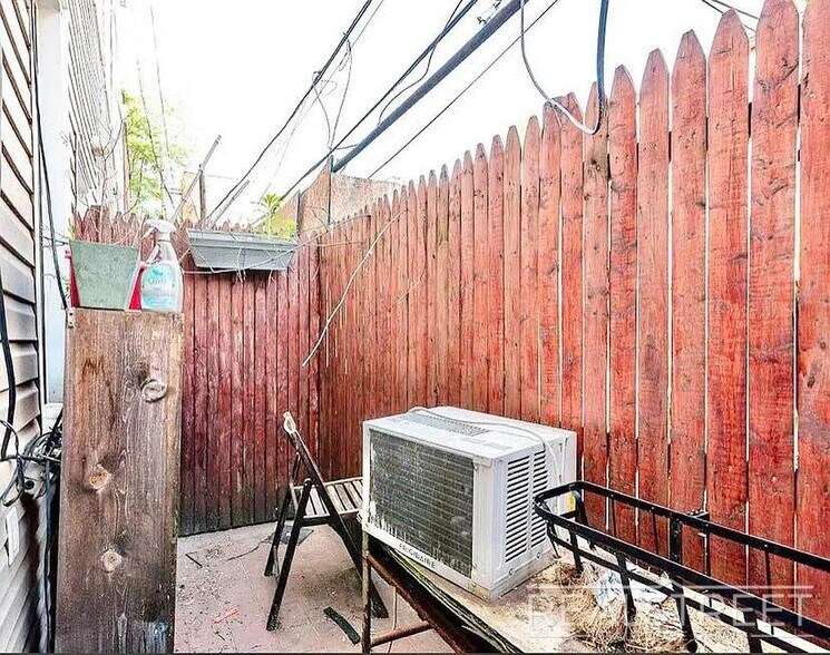 Building Photo - Harman Street