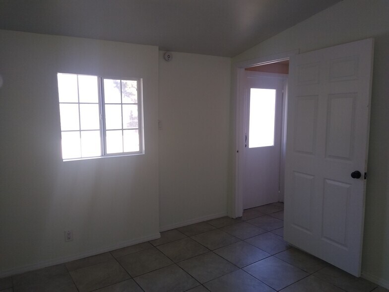 Building Photo - 200 Mooney Dr