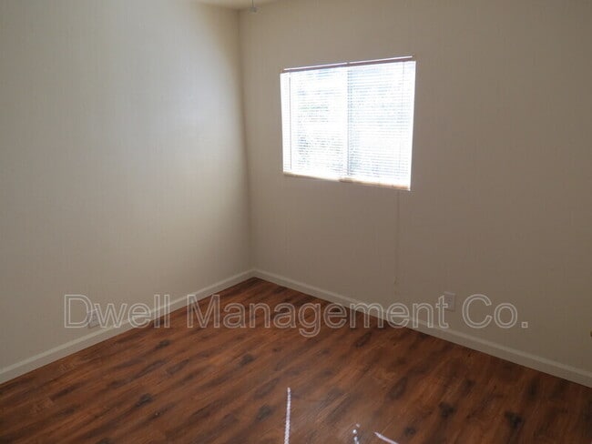 Building Photo - 1420 Diamond Ln