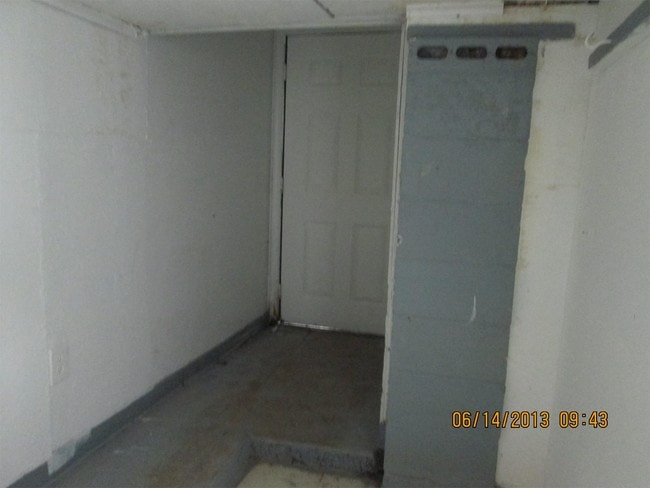 Building Photo - 740 Winchester Ave