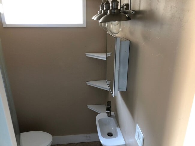 Building Photo - Newer tiny home in Harrisburg, OR!