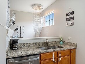 Building Photo - Stylish & Move-In Ready Home in Prime Aurora Location