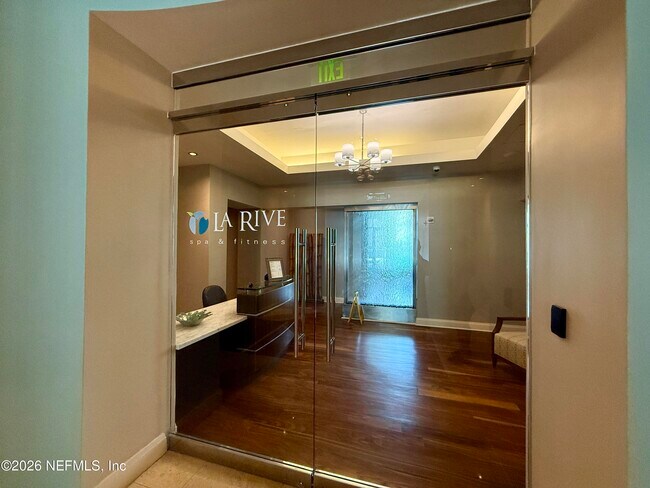 Building Photo - 1431 Riverplace Blvd