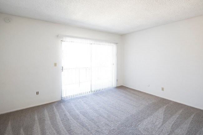 Building Photo - 1811 Pacific Beach Dr