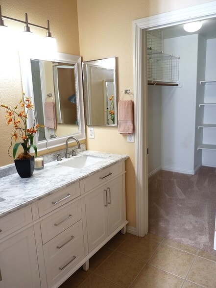 Building Photo - 81 Dow Jones St