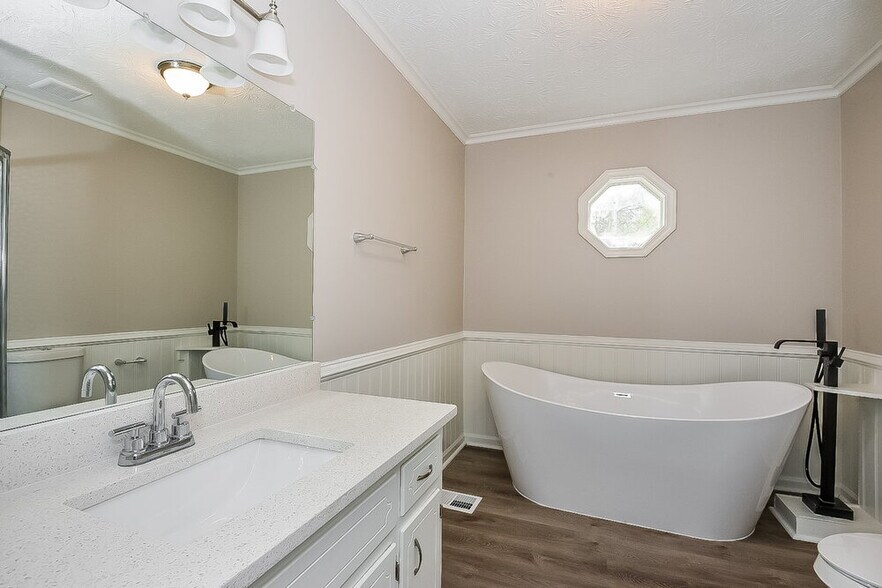 Building Photo - 1220 Izod Ct