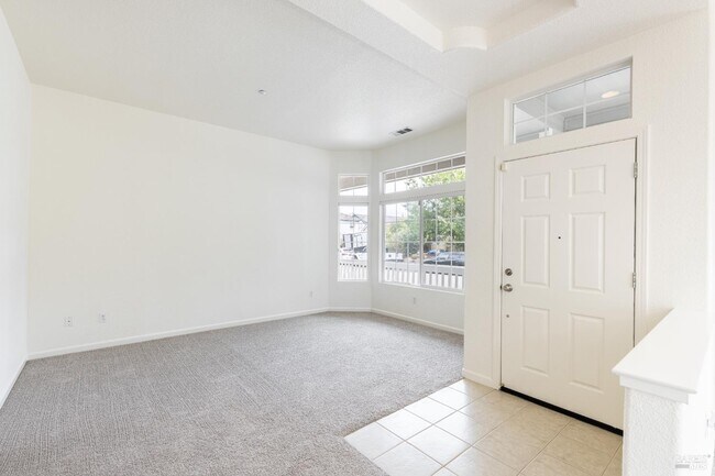 Building Photo - 201 Spur Ridge Ln