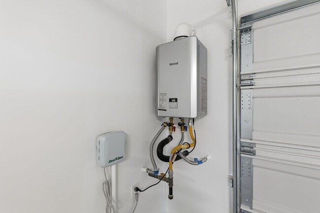 Building Photo - BRAND NEW, NEVER-LIVED-IN Lennar Corner Unit — 4 Bed / 3 Bath with Premium Upgrades!