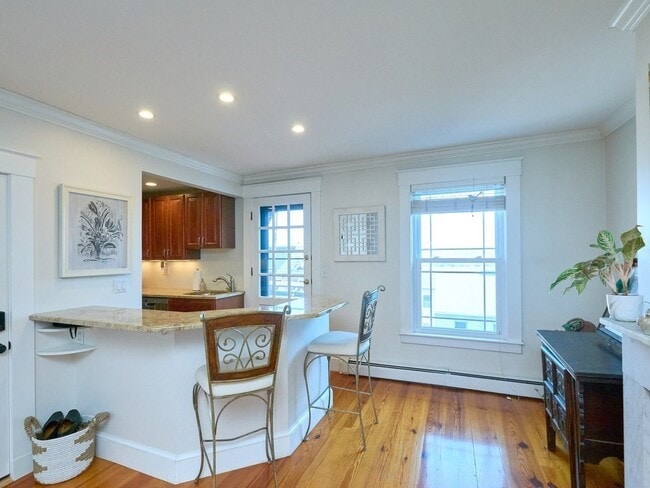 Building Photo - 289 Bunker Hill St