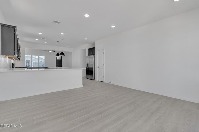 Building Photo - 14936 Hill Ridge Ct