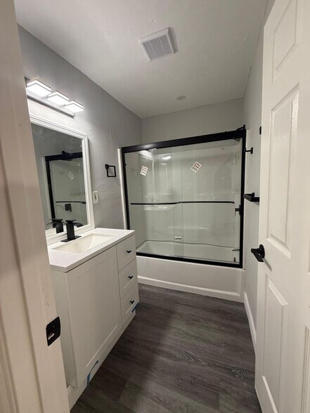 Building Photo - 130 Cascade Ave SE