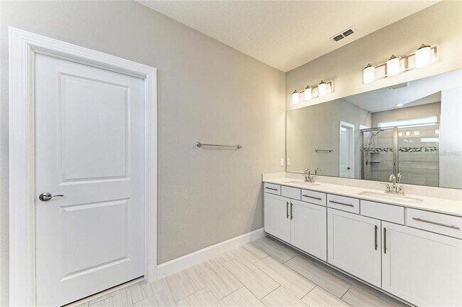 Building Photo - 13827 Green Hammock Pl