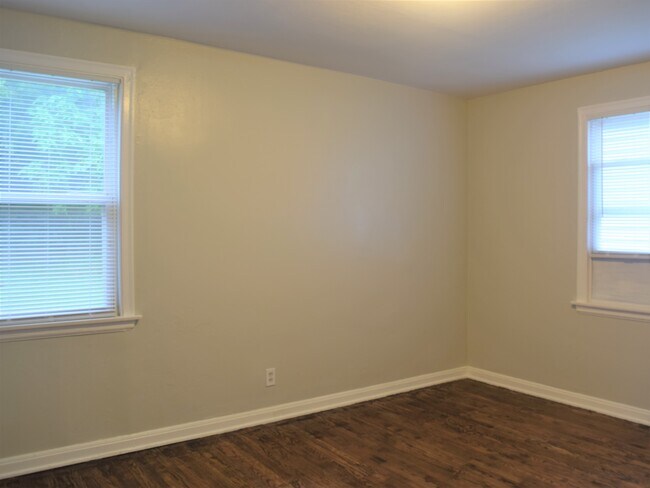 Building Photo - 1227 Louisville ave