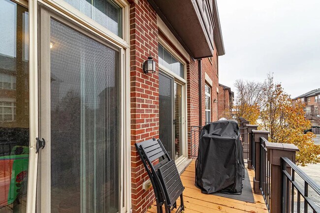 Building Photo - 721 Summit Ln