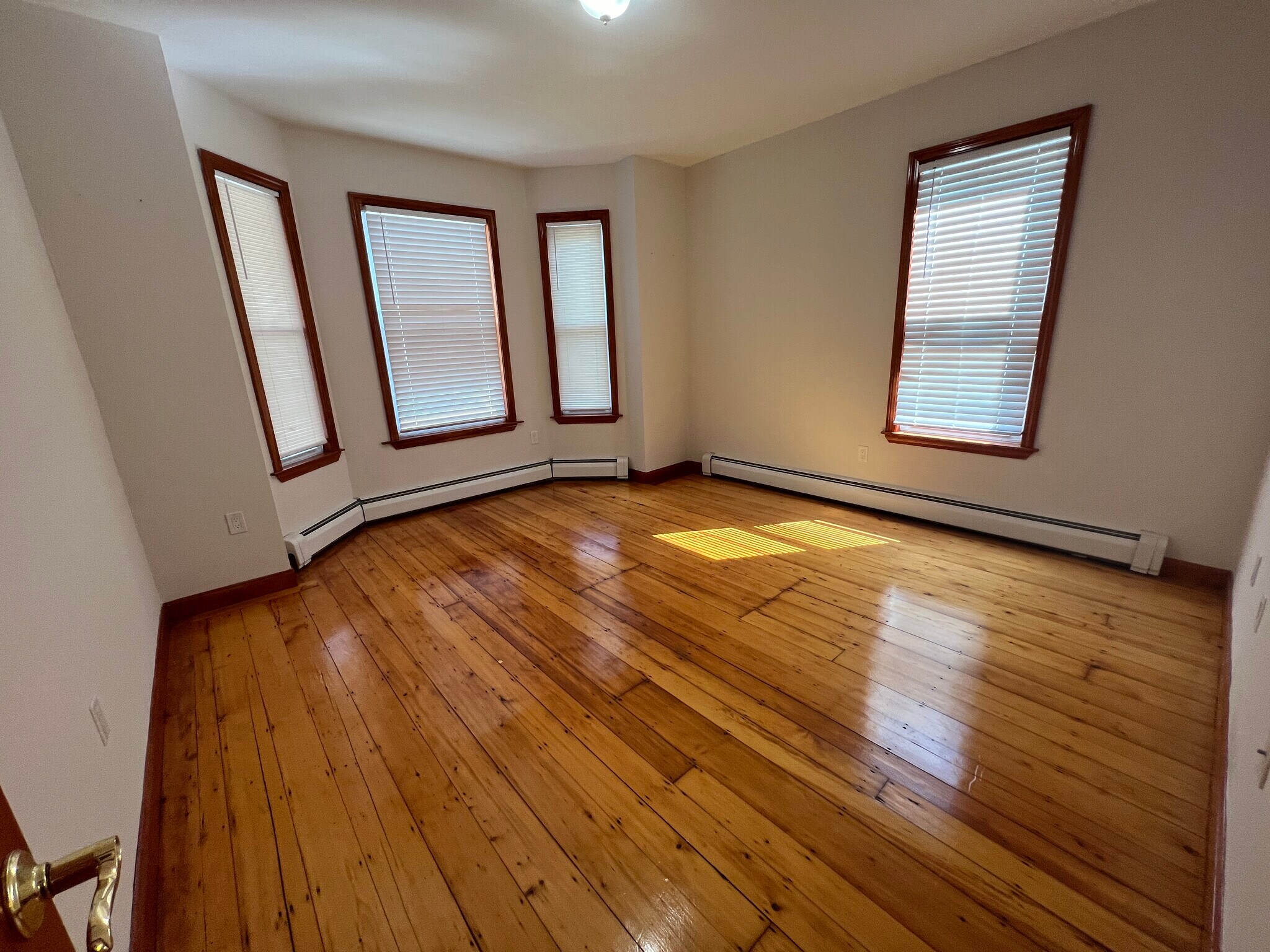 Building Photo - 44 Tuttle St