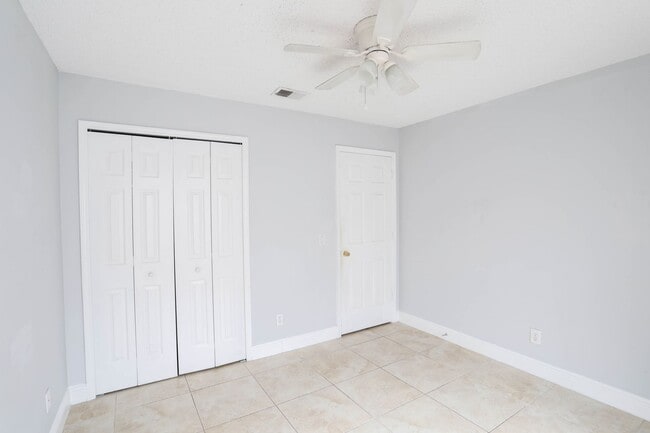 Building Photo - 647 Falling Oak Cove