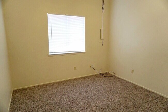 Building Photo - 125 N Troy Ave