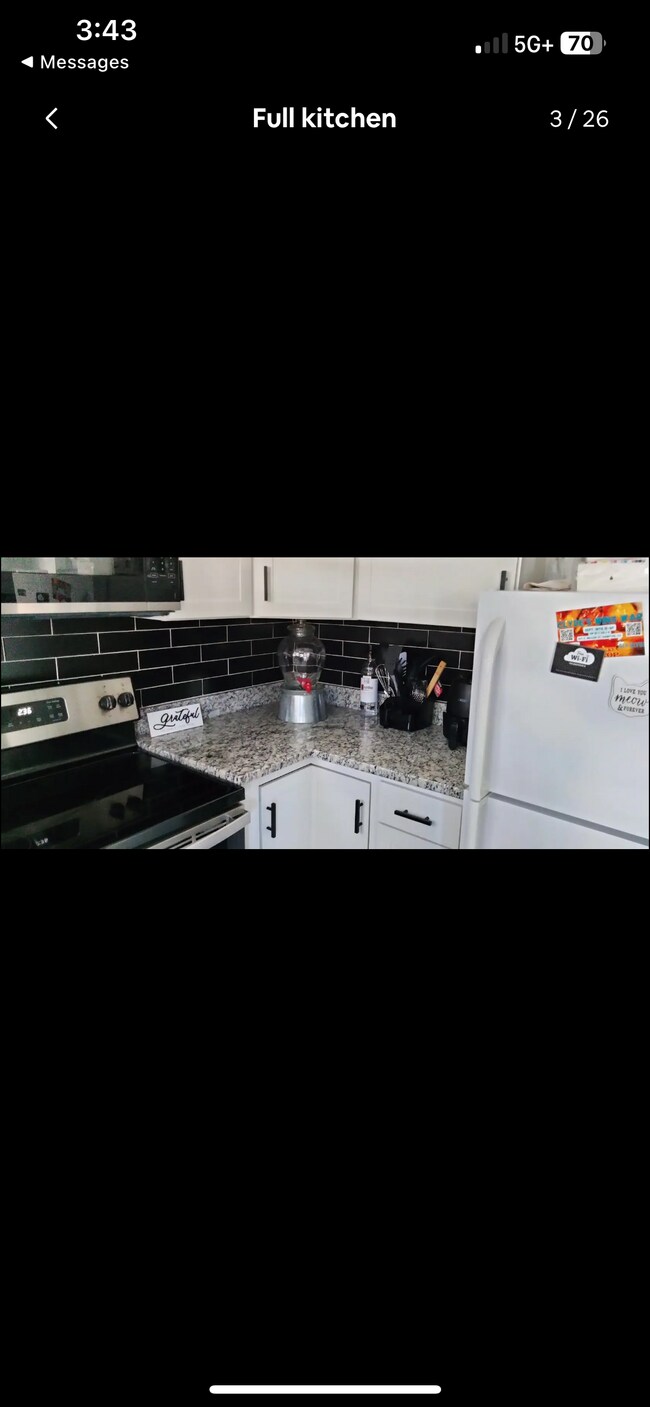 Building Photo - 5 Central St