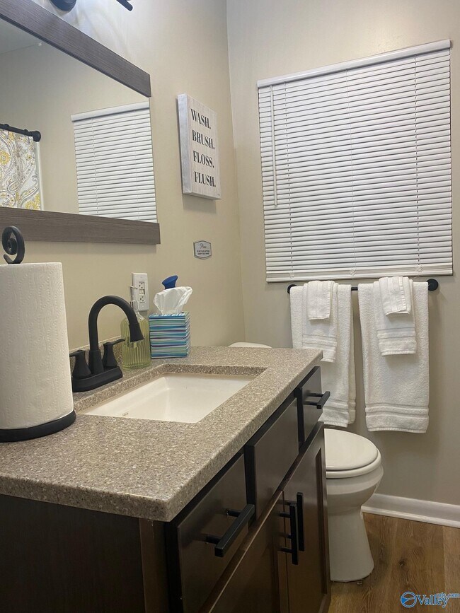 Building Photo - 2201 Shady Ln Dr NW