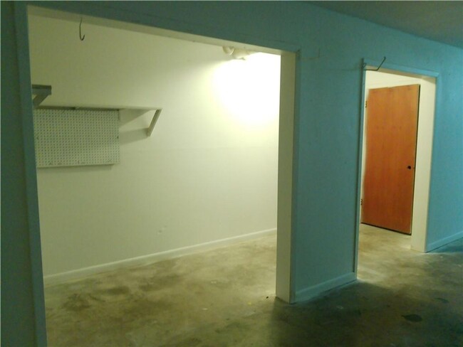 Building Photo - 2725 Santa Fe Unit D - 2/Bed 2.5/Bath - $1...