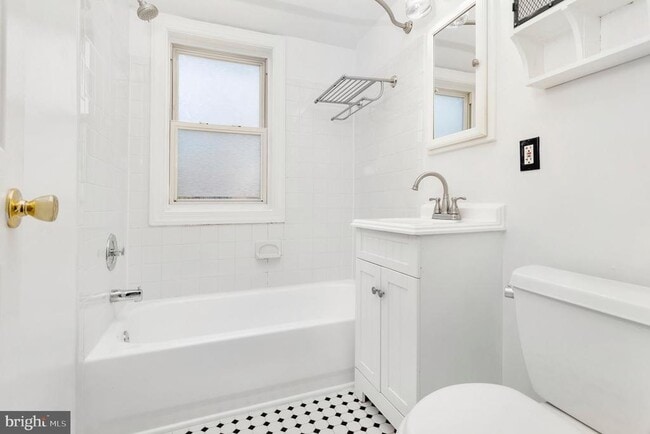 Building Photo - 2446 S Nelson St